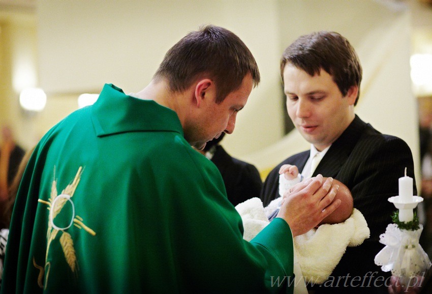 Zdjęcia chrzest Katowice kosciół Opatrznosci Bożej